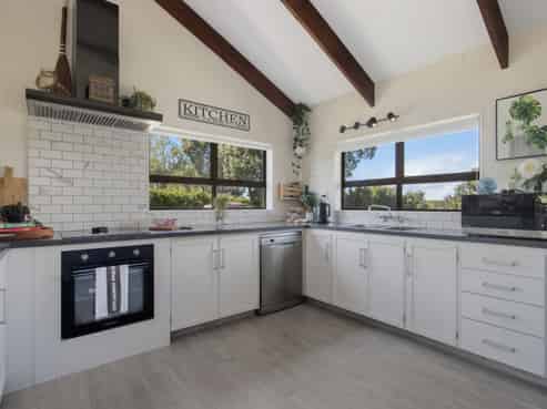 2 Stokes Road, Katikati