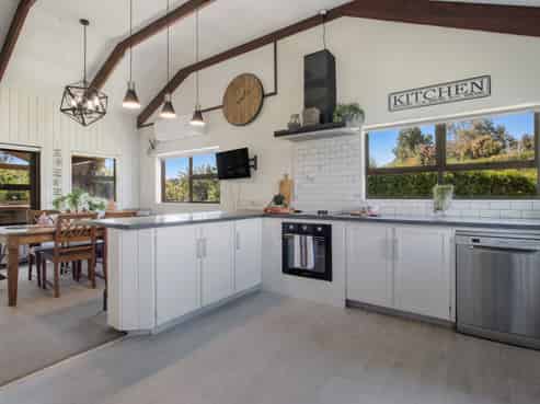 2 Stokes Road, Katikati
