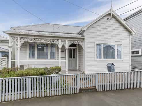 32 Hall Street, Newtown