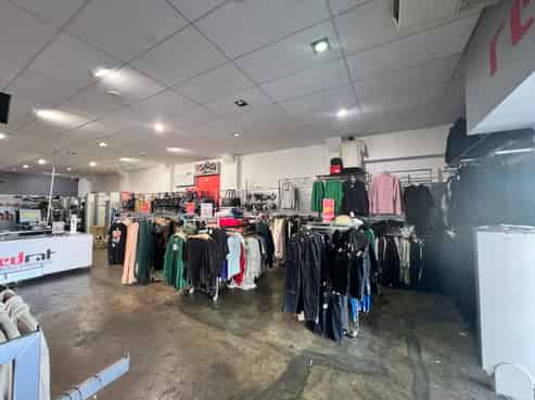 Retail Lease in a Great Location!