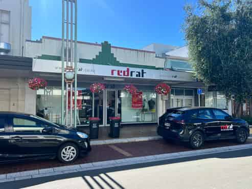 Retail Lease in a Great Location!