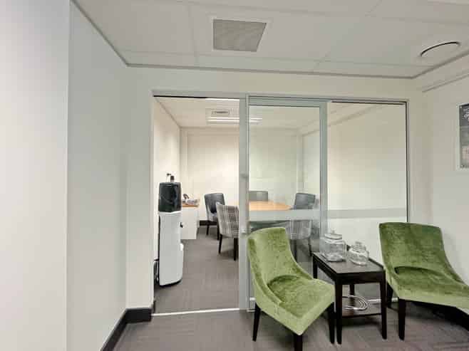 HIGH PROFILE RETAIL SPACE IN TAKAPUNA
