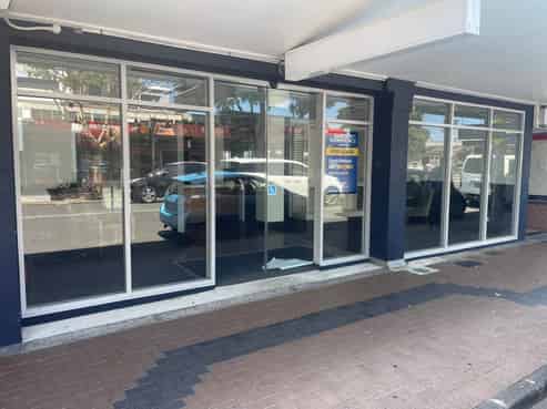 HIGH PROFILE RETAIL SPACE IN TAKAPUNA
