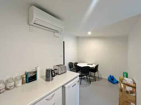 HIGH PROFILE RETAIL SPACE IN TAKAPUNA
