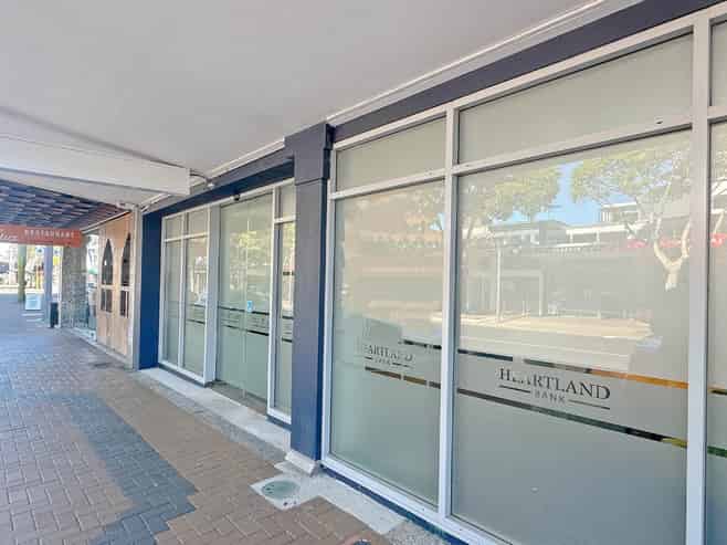 HIGH PROFILE RETAIL SPACE IN TAKAPUNA
