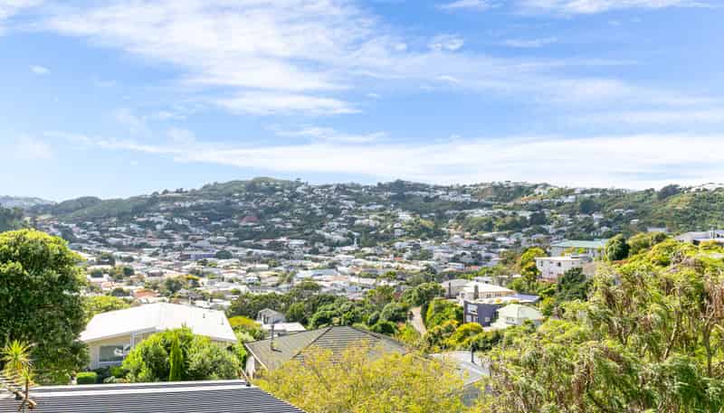 2, 20 Southern Cross Crescent, Island Bay