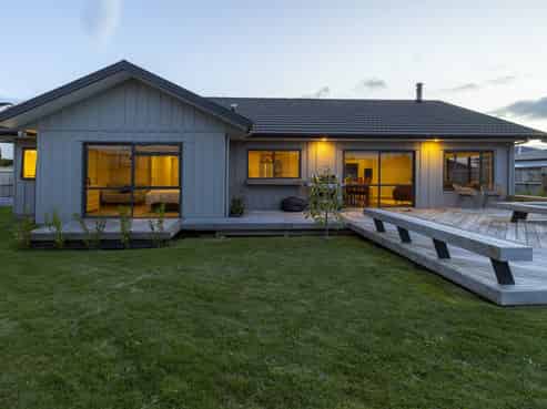 8 Ernest Kemp Rise, Wharewaka