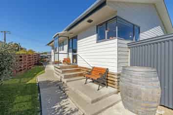 8 Key Crescent, Seddon