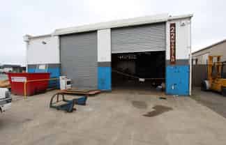 Commercial building - opportunity knocks!
