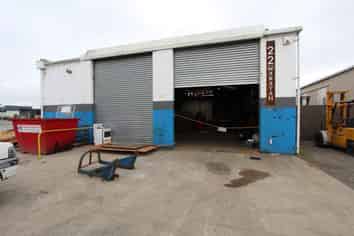 Commercial building - opportunity knocks!