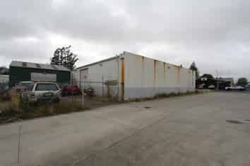 Commercial building - opportunity knocks!