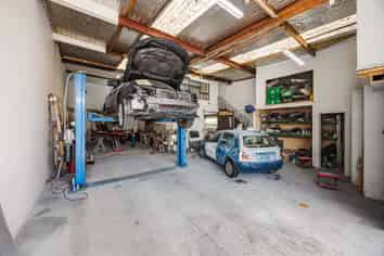 Warehouse & Office in Prime Location!