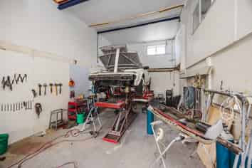 Warehouse & Office in Prime Location!