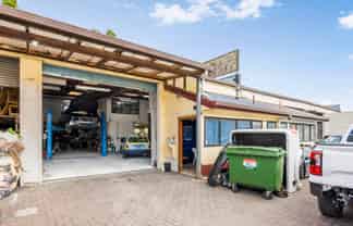 Warehouse & Office in Prime Location!