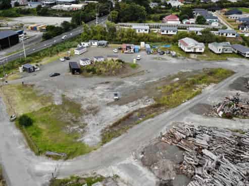 For Lease Helensville - Choice of yard space.