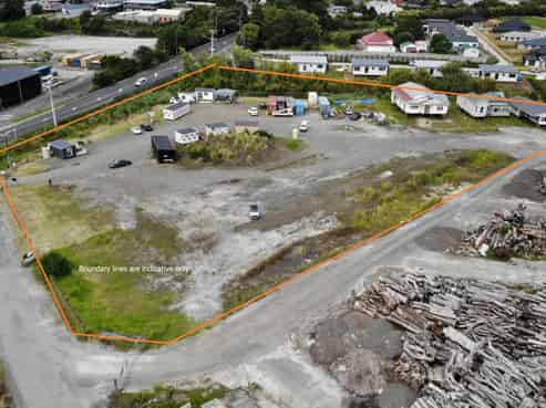 For Lease Helensville - Choice of yard space.