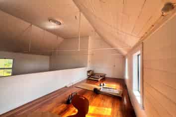 IMPRESSIVE AND SPACIOUS OFFICE WITH CHARACTER

