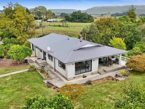 317 Abel Tasman Drive, Motupipi
