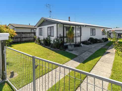 2 College Place, Poike