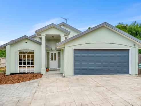 17 Godwin Court, Unsworth Heights