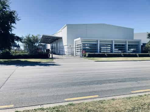 Warehouse, office and secure yard close to Airport