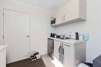 2/167 Knighton Road, Hillcrest