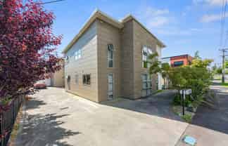 2/167 Knighton Road, Hillcrest