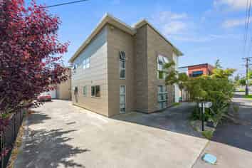 2/167 Knighton Road, Hillcrest