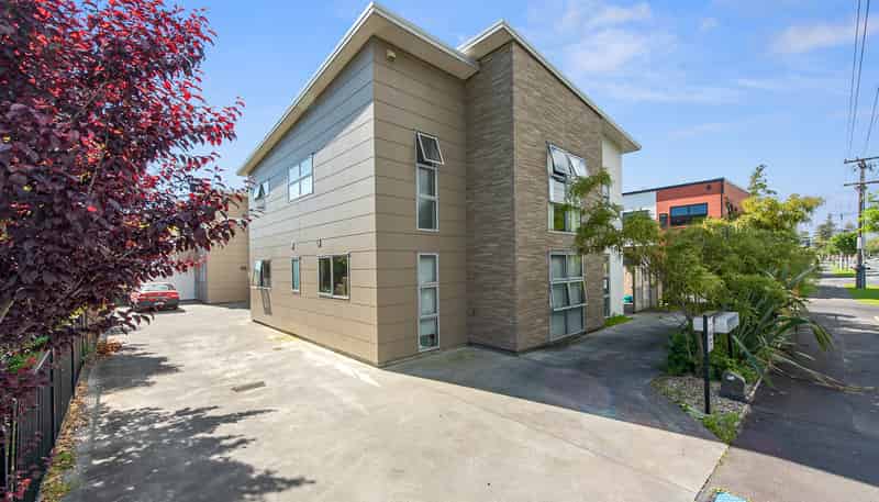 2/167 Knighton Road, Hillcrest