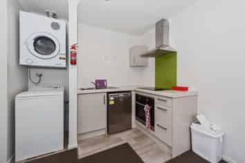 2/167 Knighton Road, Hillcrest