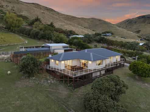 77 Avoca Valley Road, Heathcote Valley