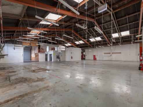 Prime warehouse for lease