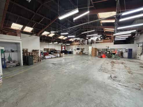 Prime warehouse for lease