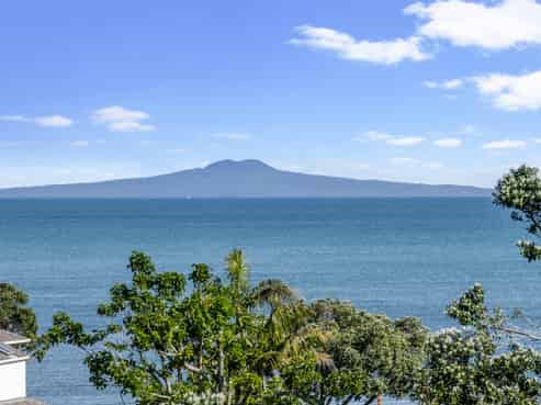 19 Zita Avenue, Matakatia