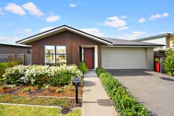 9 Onekura Street, Red Beach