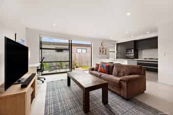 9 Onekura Street, Red Beach