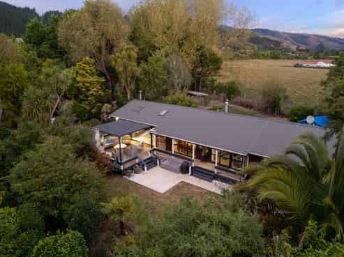 1127 State Highway 1, Manakau