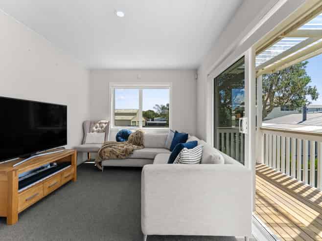 90 Pukehina Parade, Pukehina