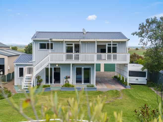 90 Pukehina Parade, Pukehina