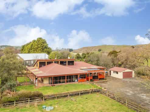 872 Pourerere Road, Omakere