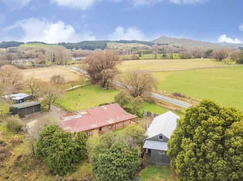 872 Pourerere Road, Omakere