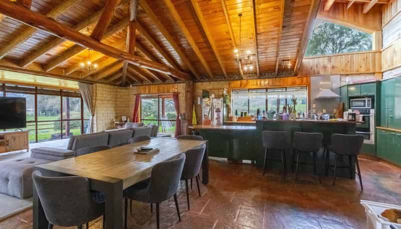 872 Pourerere Road, Omakere