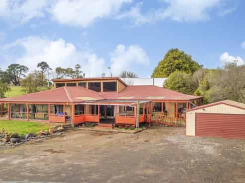 872 Pourerere Road, Omakere