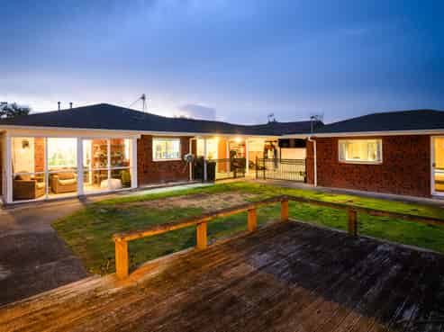 6 Grange Place, Milson
