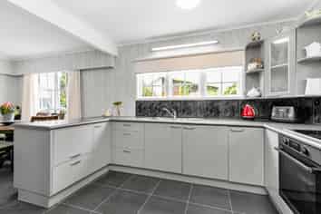 1/6 Mahuta Grove, Northcote