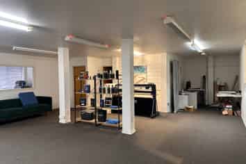 Large Tidy Warehouse Close to CBD.  