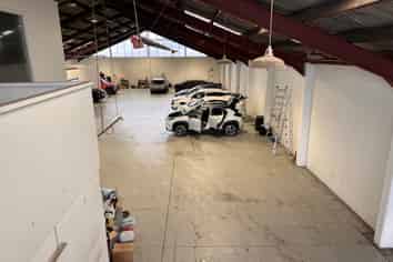 Large Tidy Warehouse Close to CBD.  