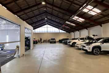 Large Tidy Warehouse Close to CBD.  