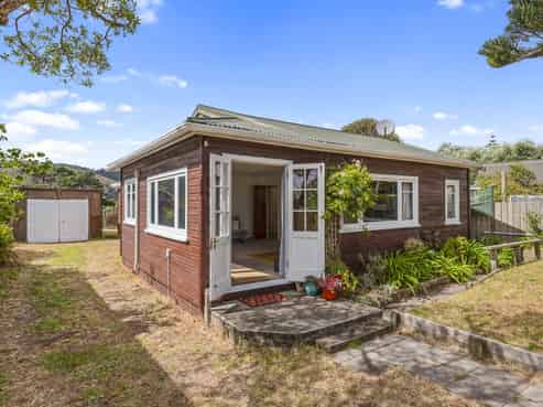 18 Forest Lane, Raumati South
