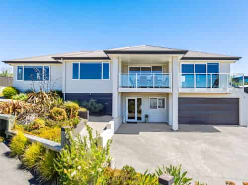 18 Pleasant Way, Matakatia